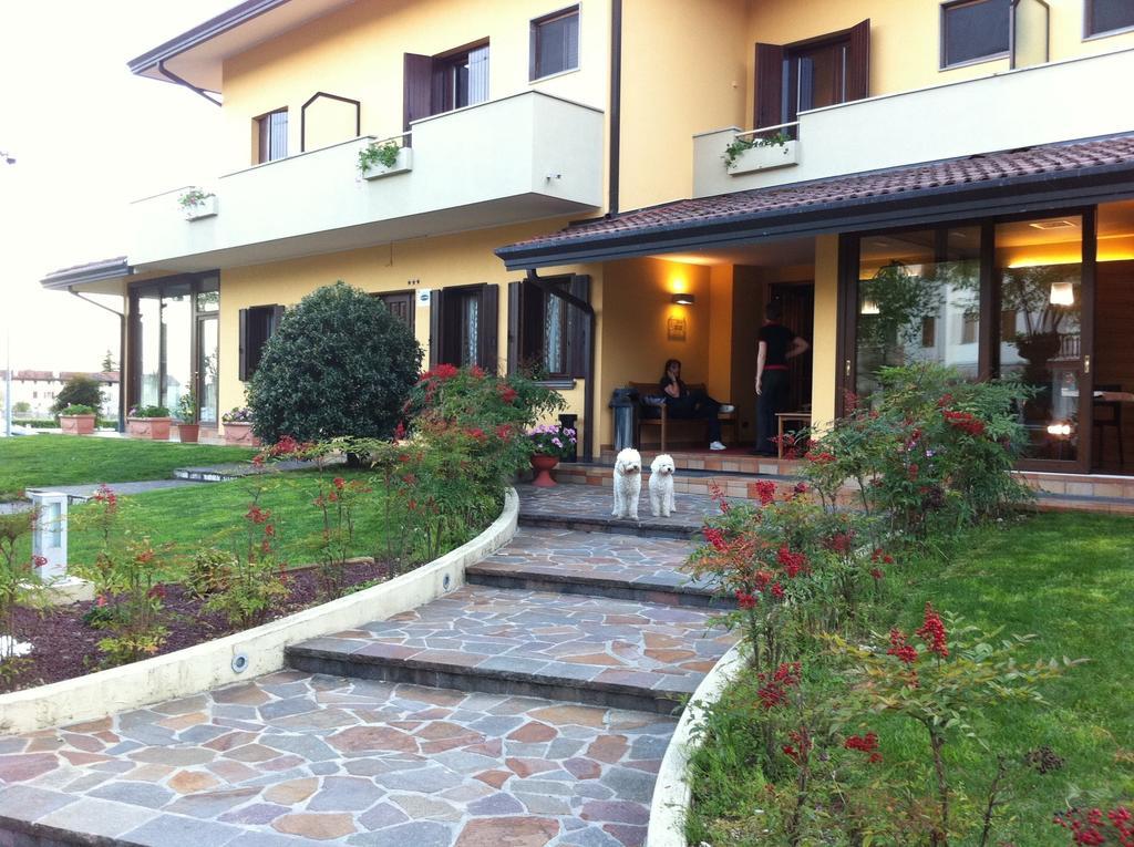 Hotel Grizzino Монтереале-Вальчеллина Экстерьер фото