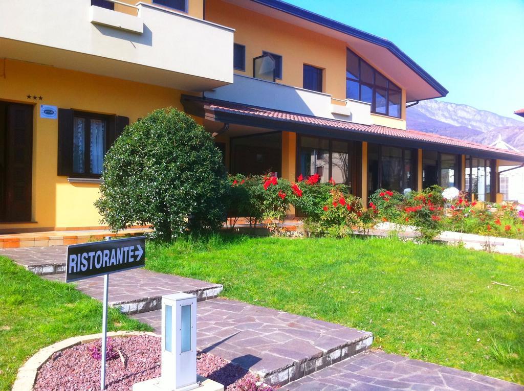 Hotel Grizzino Монтереале-Вальчеллина Экстерьер фото