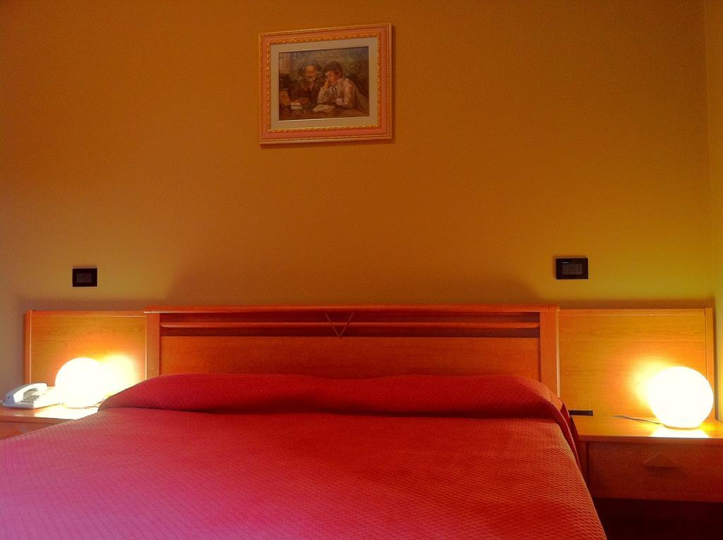 Hotel Grizzino Монтереале-Вальчеллина Номер фото