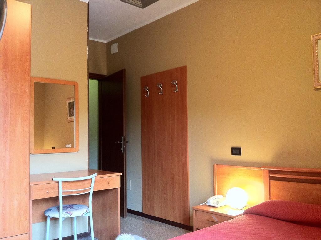 Hotel Grizzino Монтереале-Вальчеллина Номер фото